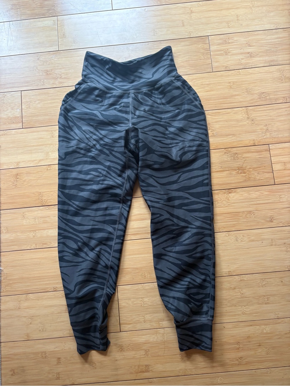 Old Navy women’s Black Zebra-Print pants